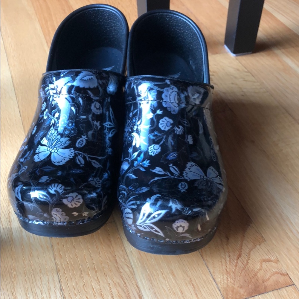 Dansko Black/Blue/Silver Floral Clogs size 39 - Picture 3 of 11
